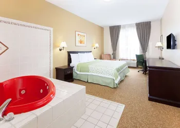 Days Inn & Suites by Wyndham Tucker/Northlake hotel thumbnail 8