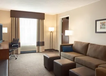 Comfort Inn & Suites Presidential - Downtown Little Rock hotel thumbnail 4