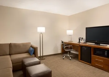 Comfort Inn & Suites Presidential - Downtown Little Rock hotel thumbnail 6