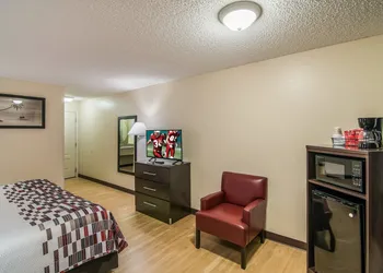 Red Roof Inn & Suites Pensacola East - Milton hotel thumbnail 4