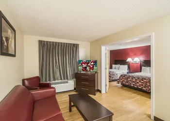 Red Roof Inn & Suites Pensacola East - Milton hotel thumbnail 5