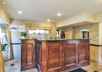 Days Inn by Wyndham Market Center Dallas Love Field hotel thumbnail 2