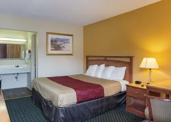 Econo Lodge Petersburg - Fort Lee hotel thumbnail 4