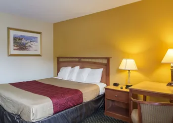 Econo Lodge Petersburg - Fort Lee hotel thumbnail 5