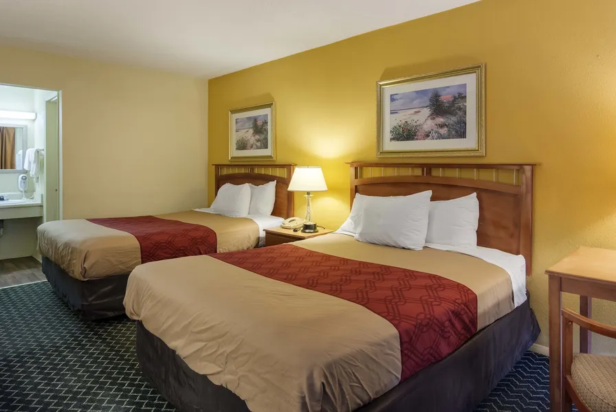 Econo Lodge Petersburg - Fort Lee hotel detail image 6