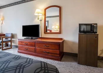 Rodeway Inn & Suites Milwaukee Airport hotel thumbnail 4
