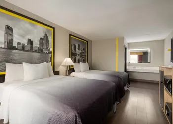 Super 8 by Wyndham Meadowlands hotel thumbnail 5