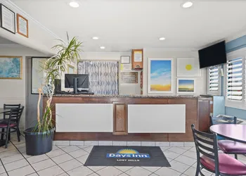 Days Inn by Wyndham Lost Hills hotel thumbnail 2