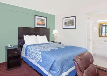 Days Inn by Wyndham Lost Hills hotel thumbnail 5
