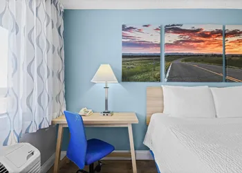 Days Inn by Wyndham Lost Hills hotel thumbnail 7
