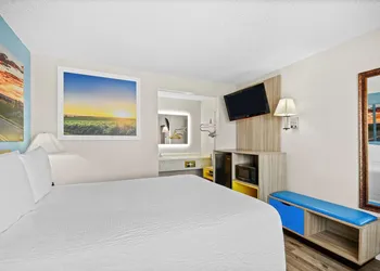 Days Inn by Wyndham Lost Hills hotel thumbnail 8