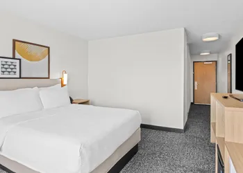 Spark by Hilton Traverse City hotel thumbnail 4