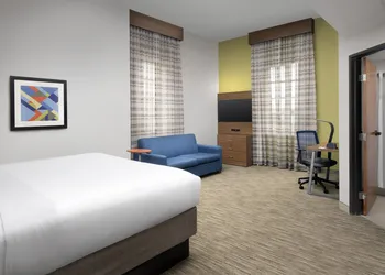 Holiday Inn Express San Antonio N-Riverwalk Area by IHG hotel thumbnail 3