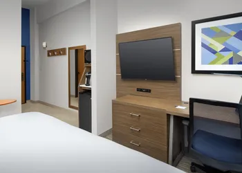 Holiday Inn Express San Antonio N-Riverwalk Area by IHG hotel thumbnail 4