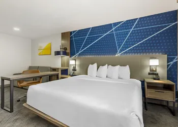 Comfort Inn & Suites Irving Las Colinas DFW hotel thumbnail 7