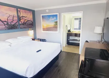 Days Inn by Wyndham Pensacola - Historic Downtown hotel thumbnail 5