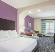 La Quinta Inn & Suites by Wyndham Fort Walton Beach hotel detail image 4