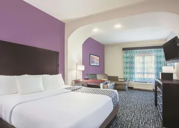 La Quinta Inn & Suites by Wyndham Fort Walton Beach hotel thumbnail 4