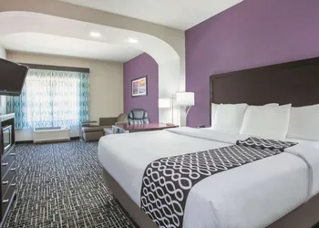 La Quinta Inn & Suites by Wyndham Fort Walton Beach hotel thumbnail 6