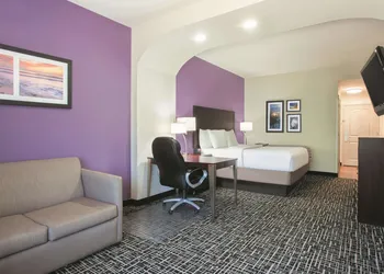 La Quinta Inn & Suites by Wyndham Fort Walton Beach hotel thumbnail 7