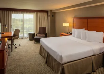 Eaglewood Resort and Spa hotel thumbnail 7