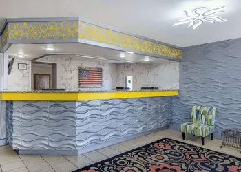 Days Inn & Suites by Wyndham Fort Bragg/Cross Creek Mall hotel thumbnail 2