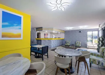 Days Inn & Suites by Wyndham Fort Bragg/Cross Creek Mall hotel thumbnail 3