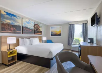 Days Inn & Suites by Wyndham Fort Bragg/Cross Creek Mall hotel thumbnail 7