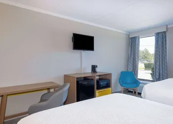 Days Inn & Suites by Wyndham Fort Bragg/Cross Creek Mall hotel thumbnail 8