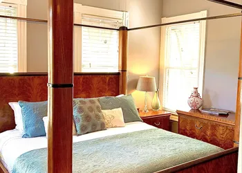 Peace & Plenty Inn Bed & Breakfast hotel thumbnail 6