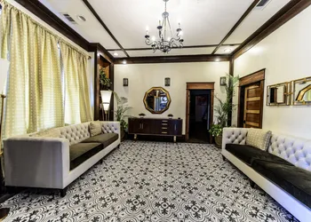 Hotel DeFuniak hotel thumbnail 3