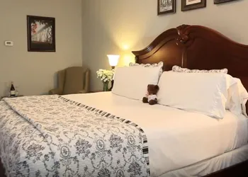 Caldwell House Bed & Breakfast hotel thumbnail 3