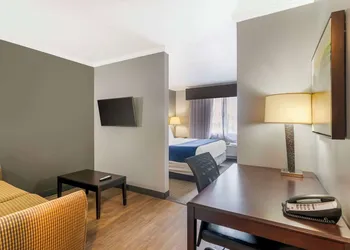 Best Western Plus Olathe Hotel hotel thumbnail 5