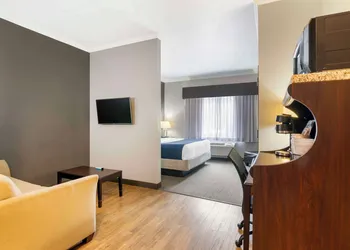 Best Western Plus Olathe Hotel hotel thumbnail 7