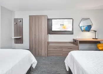 Holiday Inn Express Palestine by IHG hotel thumbnail 8