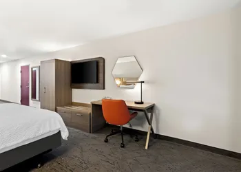 Holiday Inn Express & Suites Perry by IHG hotel thumbnail 5