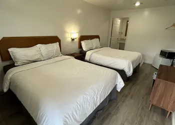 Lake View Inn hotel thumbnail 2