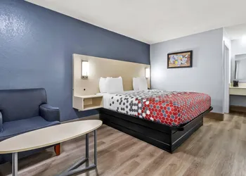 Econo Lodge Inn & Suites Cayce I-26 Airport hotel thumbnail 4