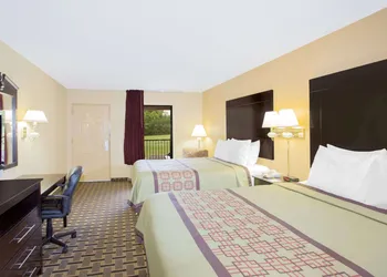 Days Inn by Wyndham Andalusia hotel thumbnail 7