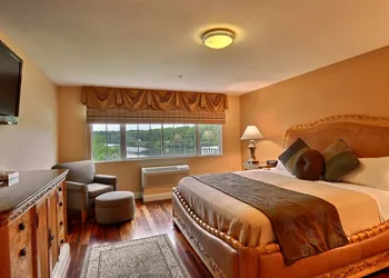 Riverside Hotel, an Ascend Collection Hotel hotel thumbnail 7