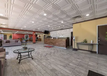 Econo Lodge hotel thumbnail 3
