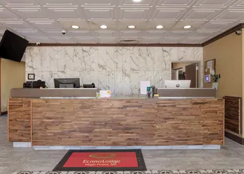 Econo Lodge hotel thumbnail 5