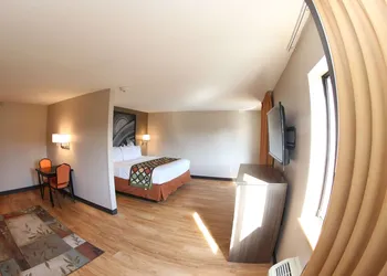 Super 8 by Wyndham Portsmouth hotel thumbnail 4