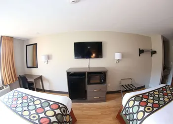 Super 8 by Wyndham Portsmouth hotel thumbnail 5