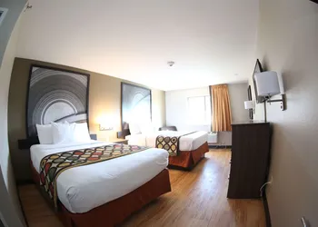 Super 8 by Wyndham Portsmouth hotel thumbnail 6
