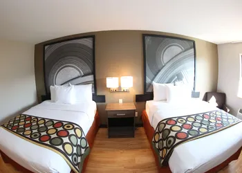 Super 8 by Wyndham Portsmouth hotel thumbnail 7