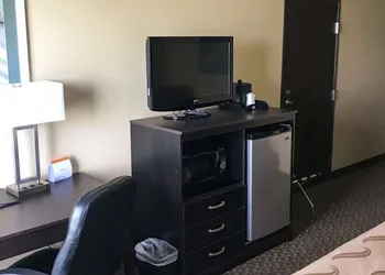 Quality Inn & Suites Mendota near I-39 hotel thumbnail 4