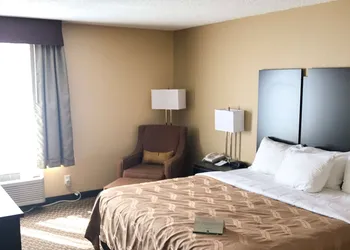 Quality Inn & Suites Mendota near I-39 hotel thumbnail 5
