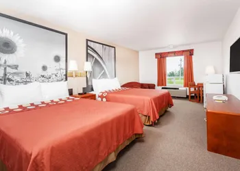 Super 8 by Wyndham Morden hotel thumbnail 7