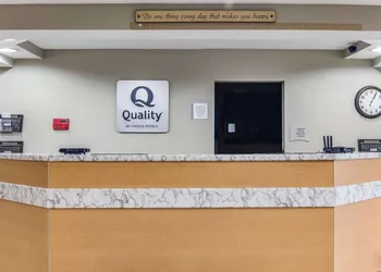 Quality Inn & Suites Grove City - Outlet Mall hotel thumbnail 2